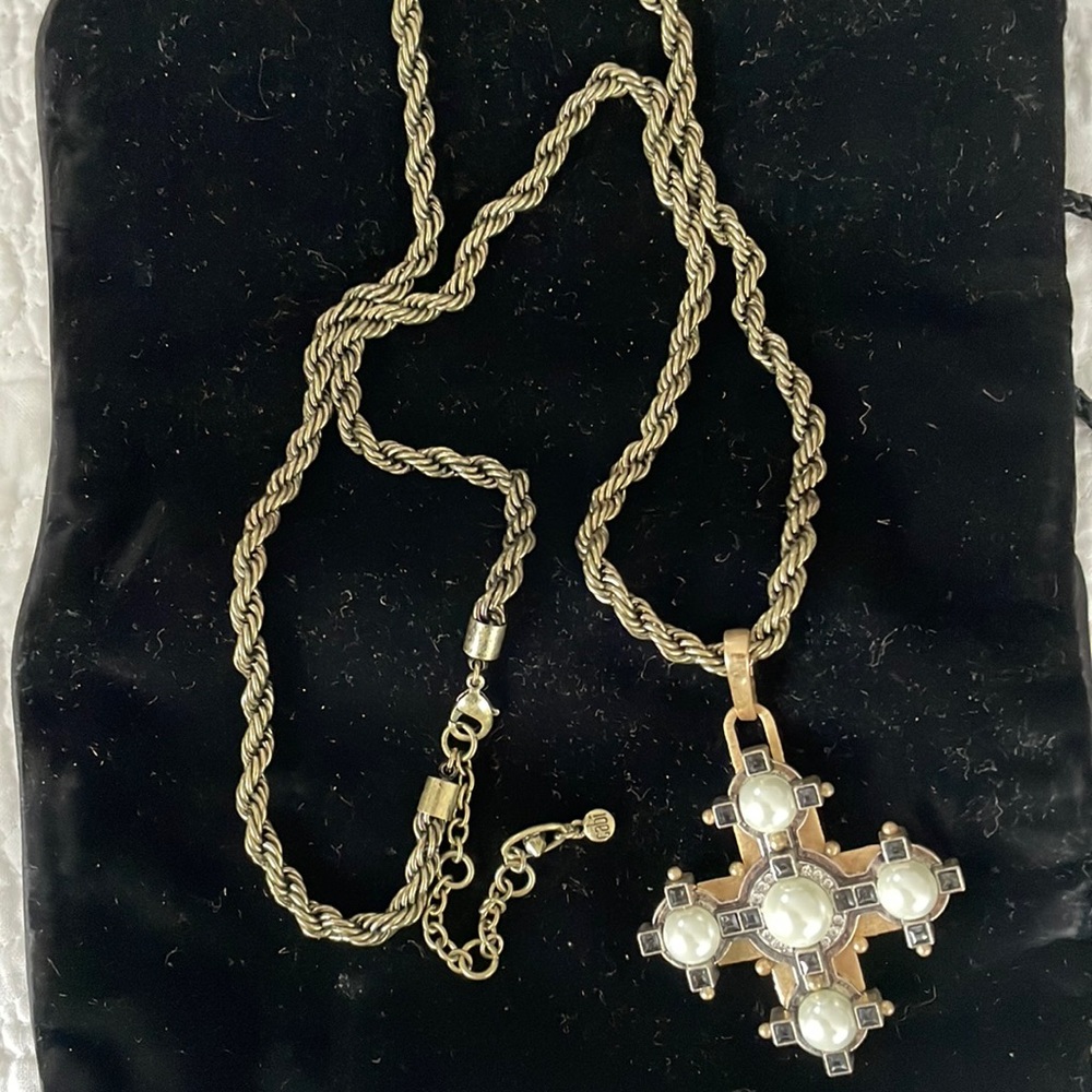 CAbi tudor necklace. VGC